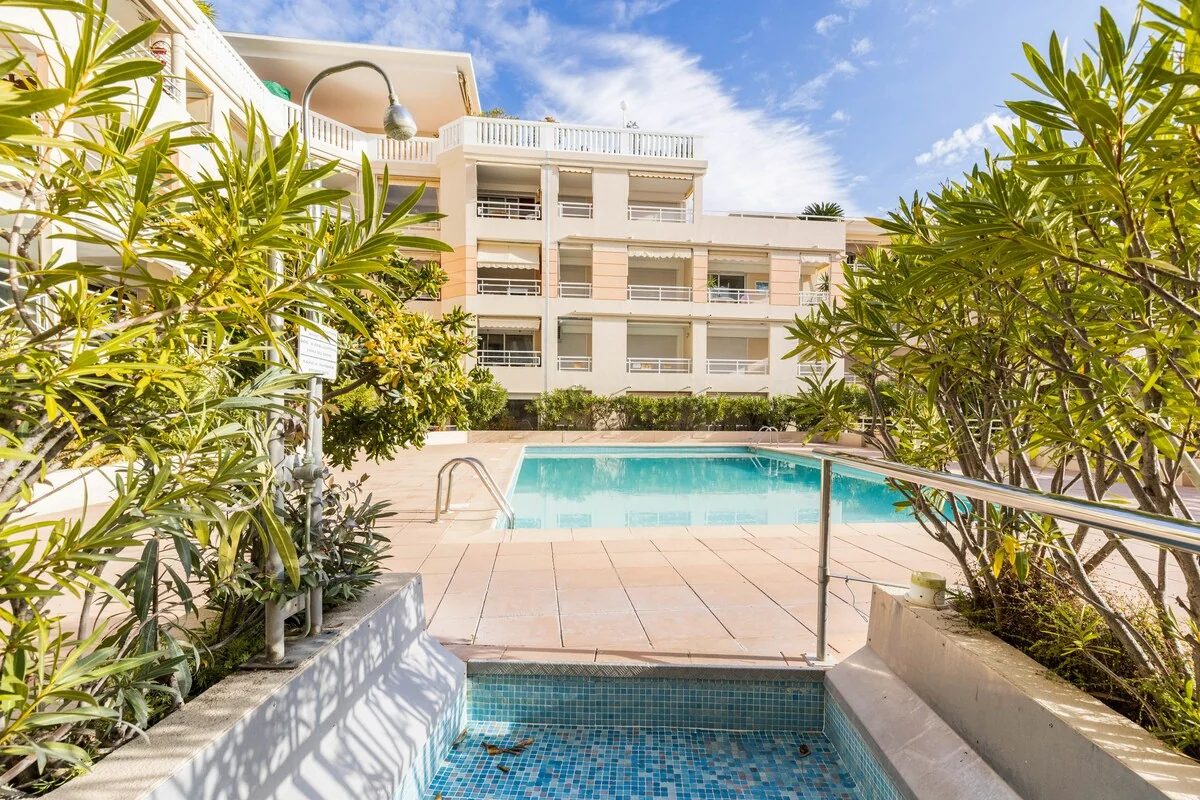 Port Azur Cannes - interior view 2